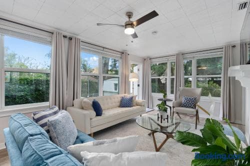 The Falling Moss Villa | Downtown Orlando Retreat thumbnail 48