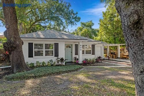 The Falling Moss Villa | Downtown Orlando Retreat thumbnail 55